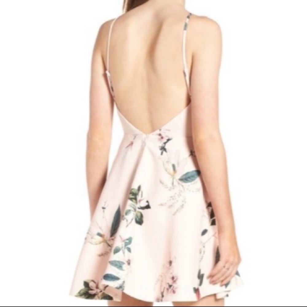 KEEPSAKE THE LABEL Do It Right Floral Printed Flowy Mini Dress size M - Picture 3 of 10